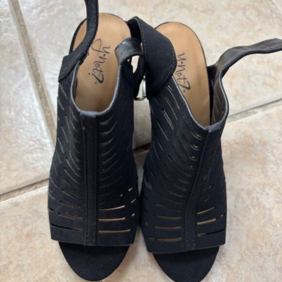 Y-not? Shoes - Women's Open Toe Heeled Shoes w/ Chunky Heel